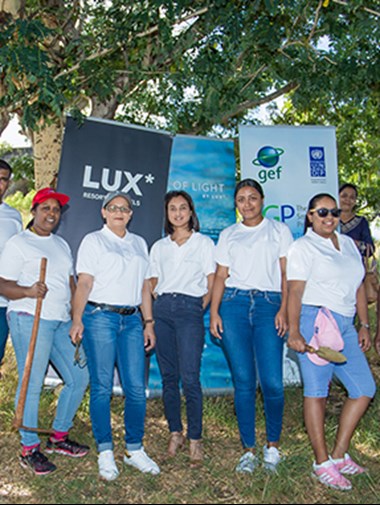 Journée mondiale de l'Environnement: LUX* Resorts & Hotels met en terre 140 plantes endémiques à La Citadelle en collaboration avec le UNDP et FORENA
