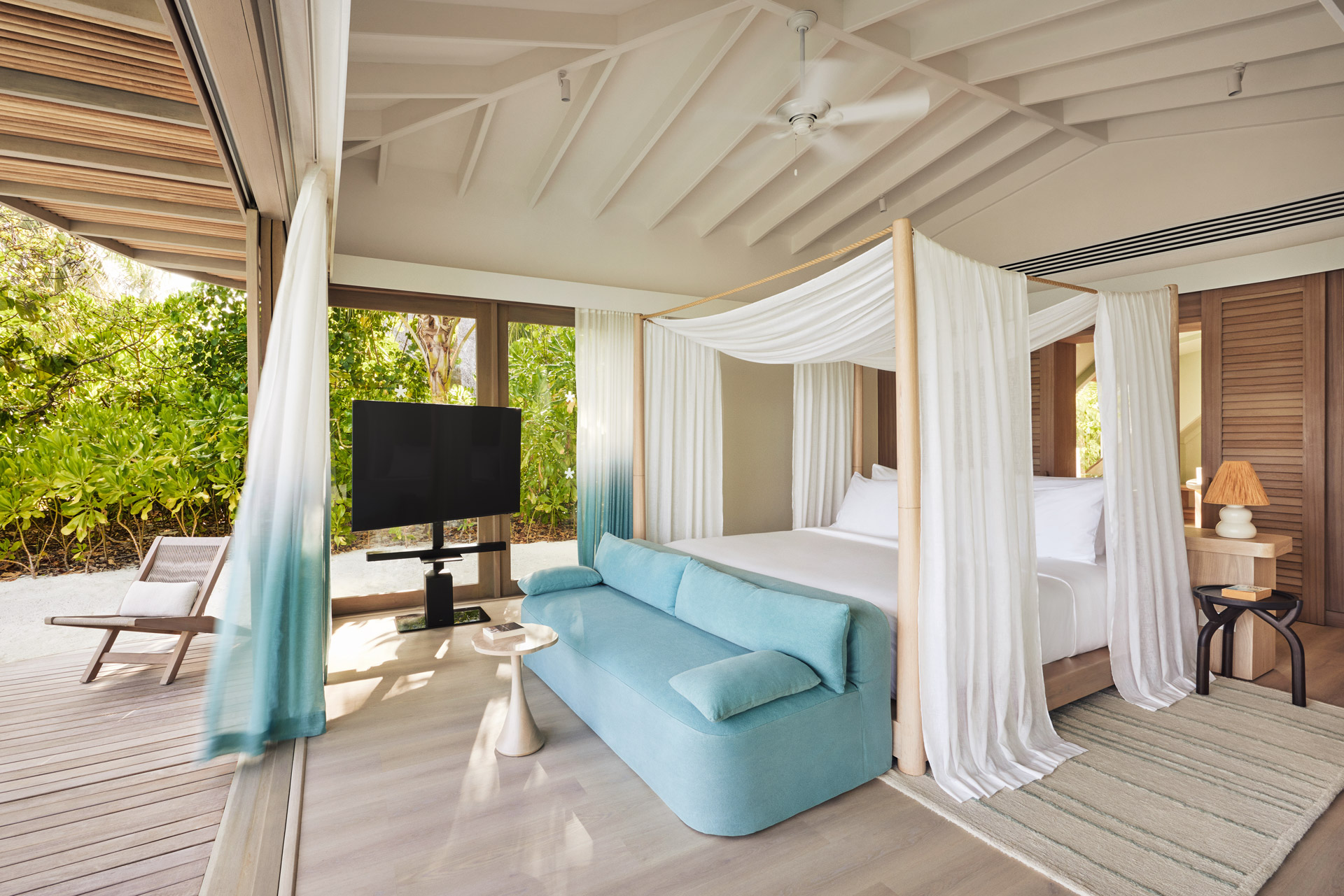 LUX<bdi>*</bdi> South Ari Atoll launches the new Temptation Beach Pool Villa category