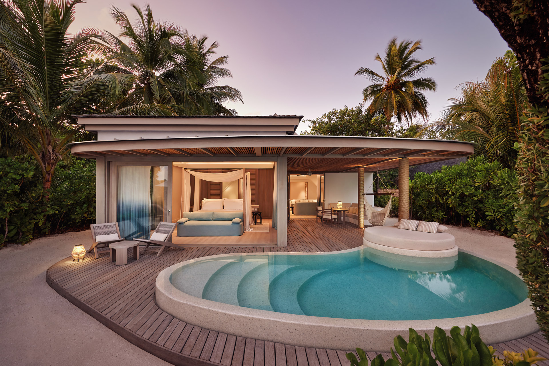 LUX* South Ari Atoll lance une nouvelle catégorie de villas, la « Temptation Beach Pool Villa », du grand luxe qui se vit pieds nus